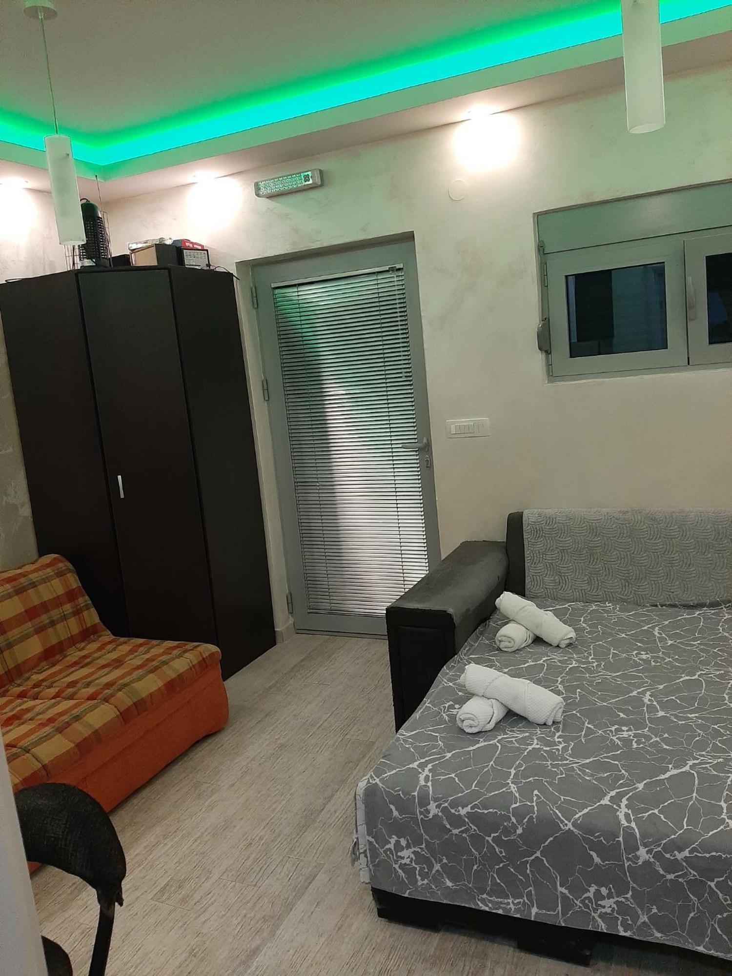 Apartmani Cukic Rafailovici Budva Bilik gambar